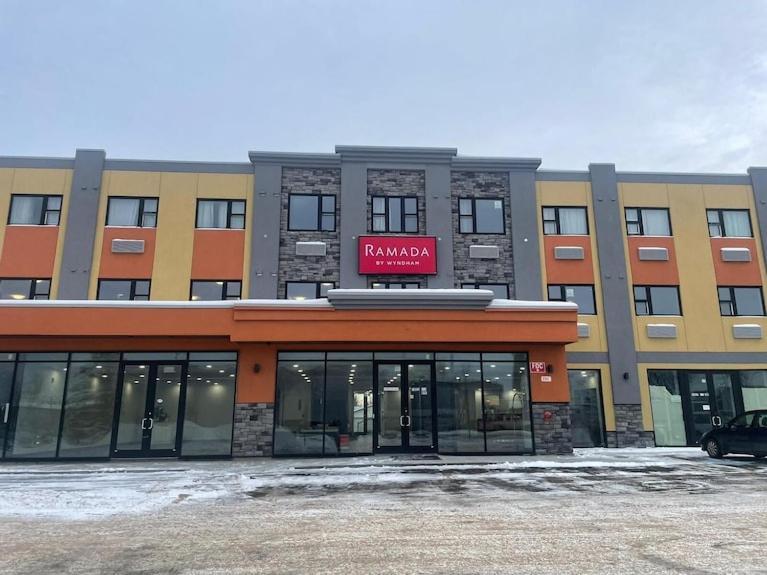 Ramada By Wyndham West Edmonton Hotel & Suites Zewnętrze zdjęcie