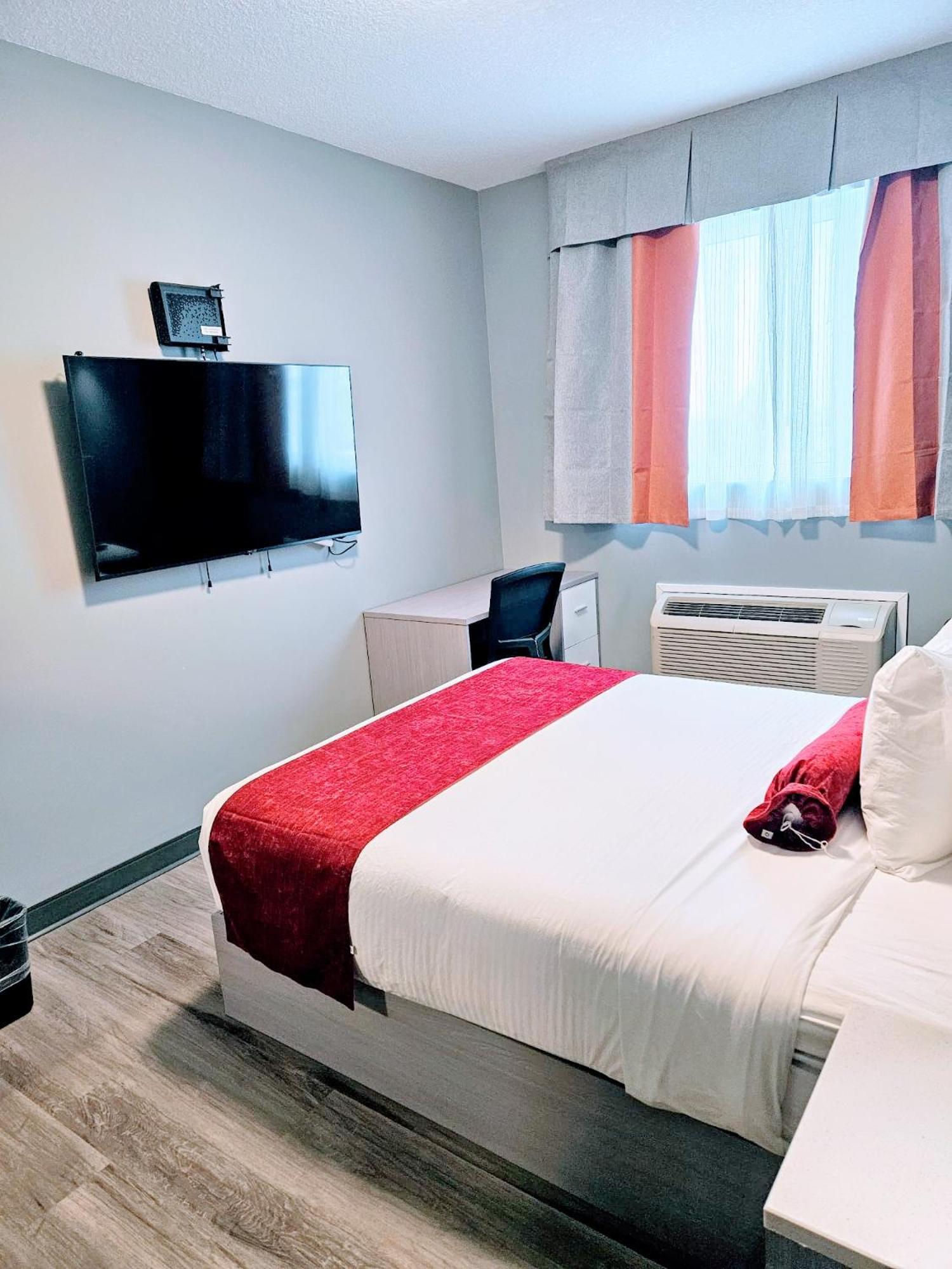 Ramada By Wyndham West Edmonton Hotel & Suites Zewnętrze zdjęcie