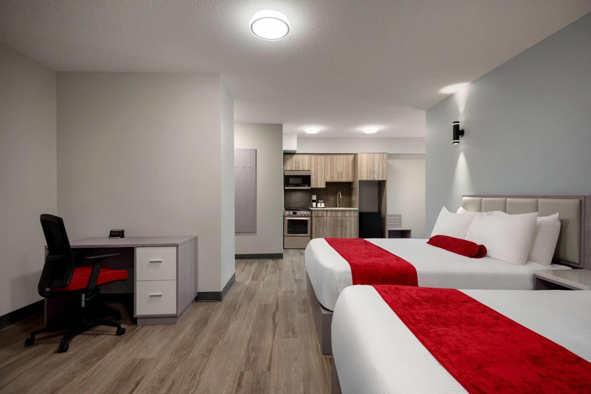 Ramada By Wyndham West Edmonton Hotel & Suites Zewnętrze zdjęcie