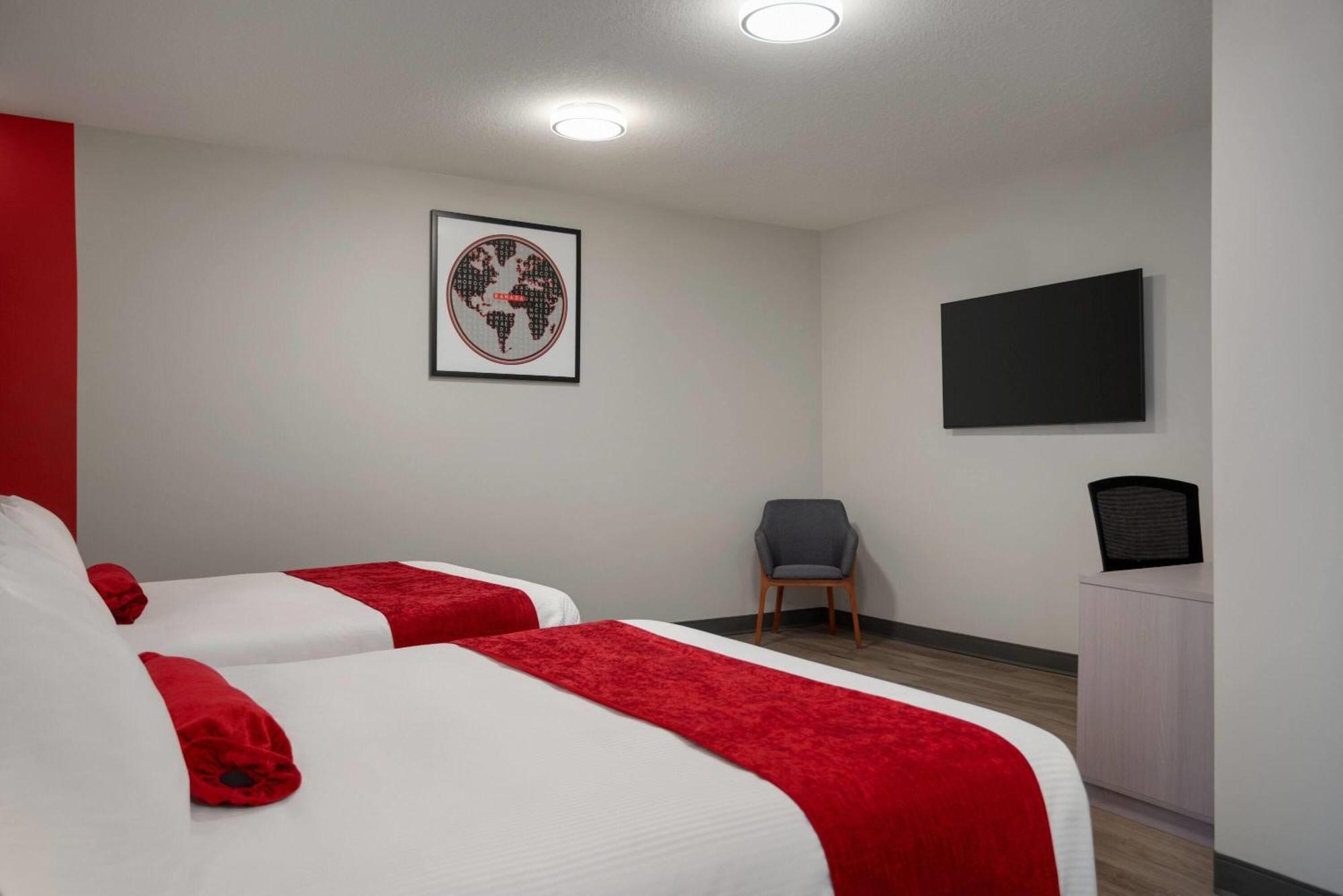 Ramada By Wyndham West Edmonton Hotel & Suites Zewnętrze zdjęcie