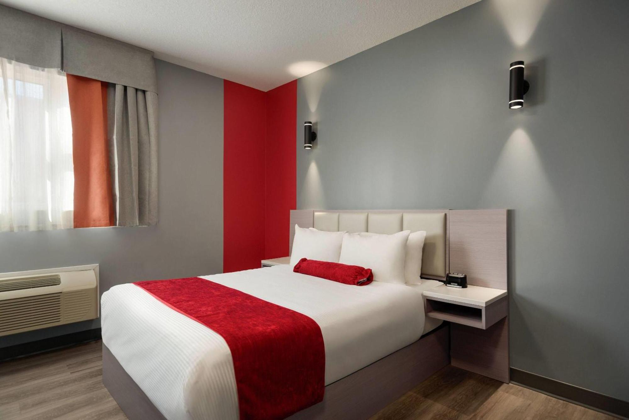 Ramada By Wyndham West Edmonton Hotel & Suites Zewnętrze zdjęcie