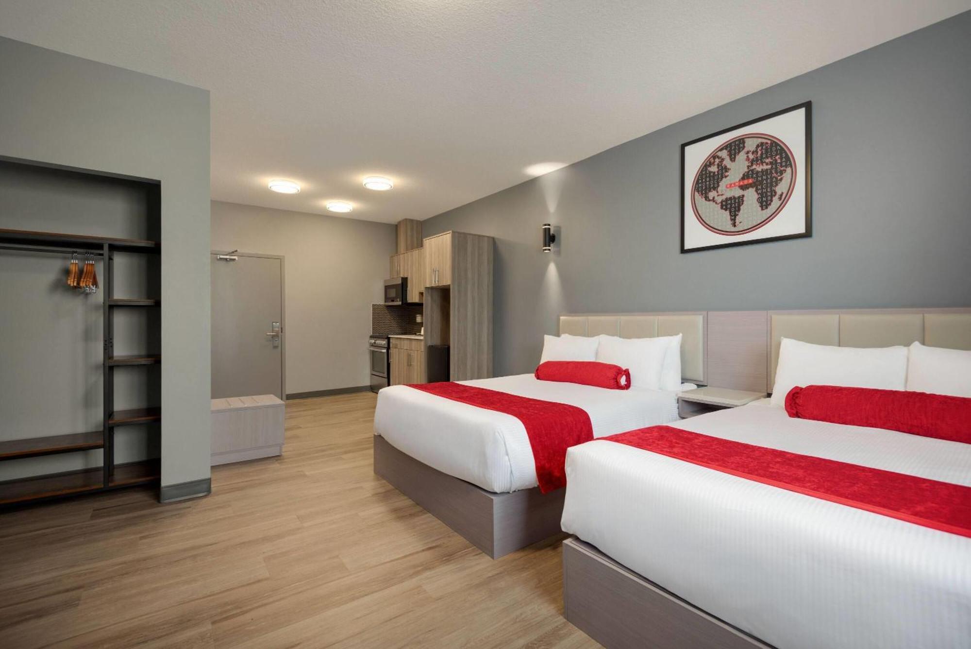 Ramada By Wyndham West Edmonton Hotel & Suites Zewnętrze zdjęcie