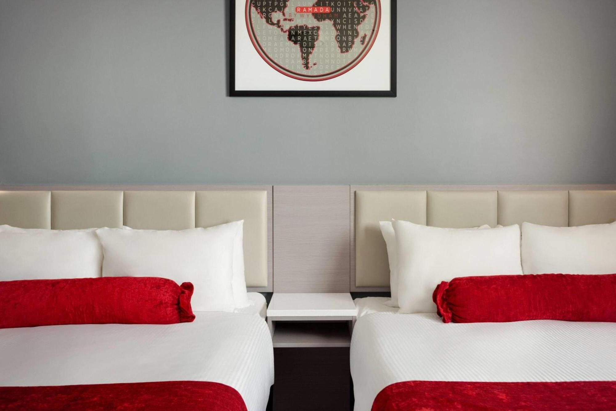 Ramada By Wyndham West Edmonton Hotel & Suites Zewnętrze zdjęcie