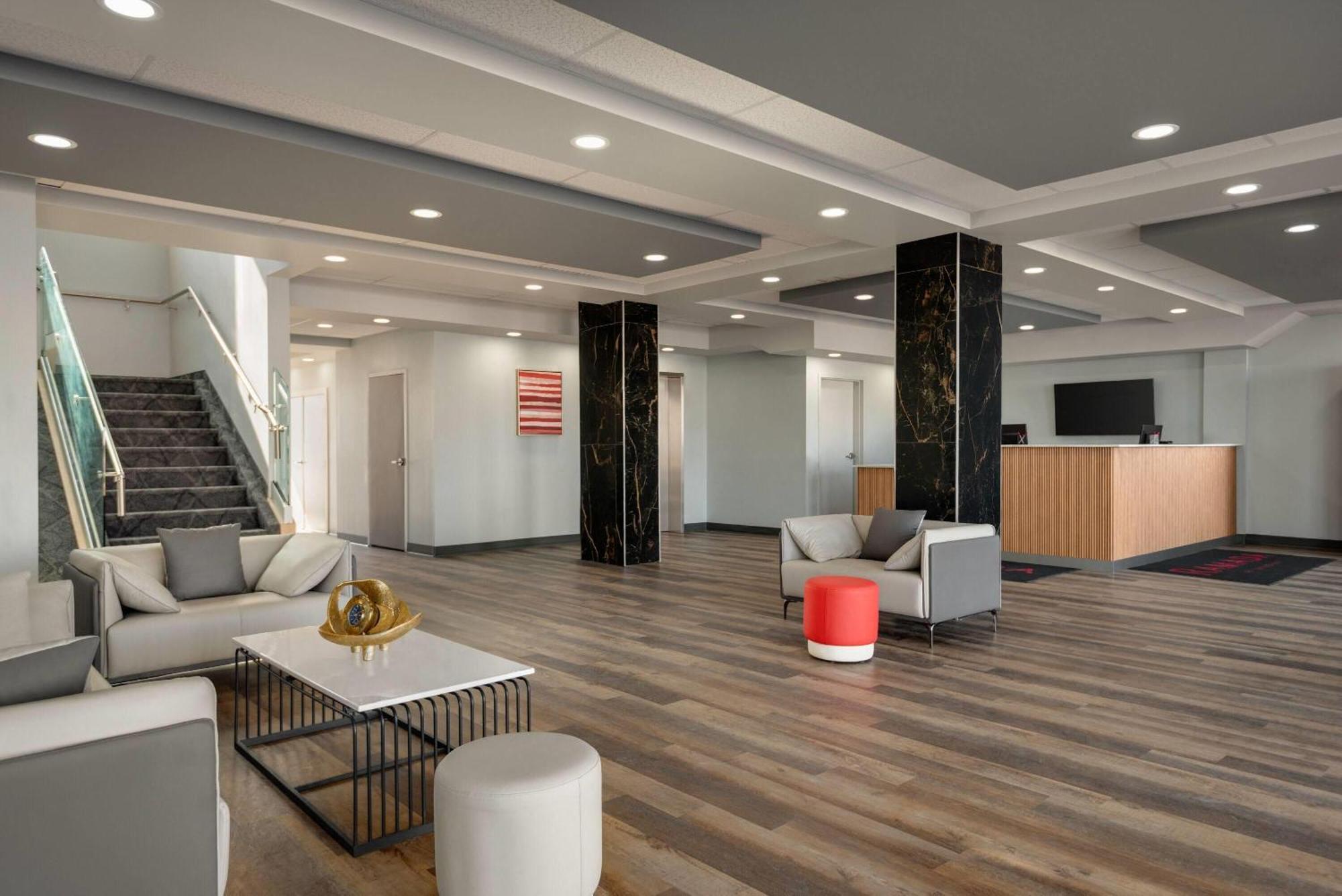 Ramada By Wyndham West Edmonton Hotel & Suites Zewnętrze zdjęcie