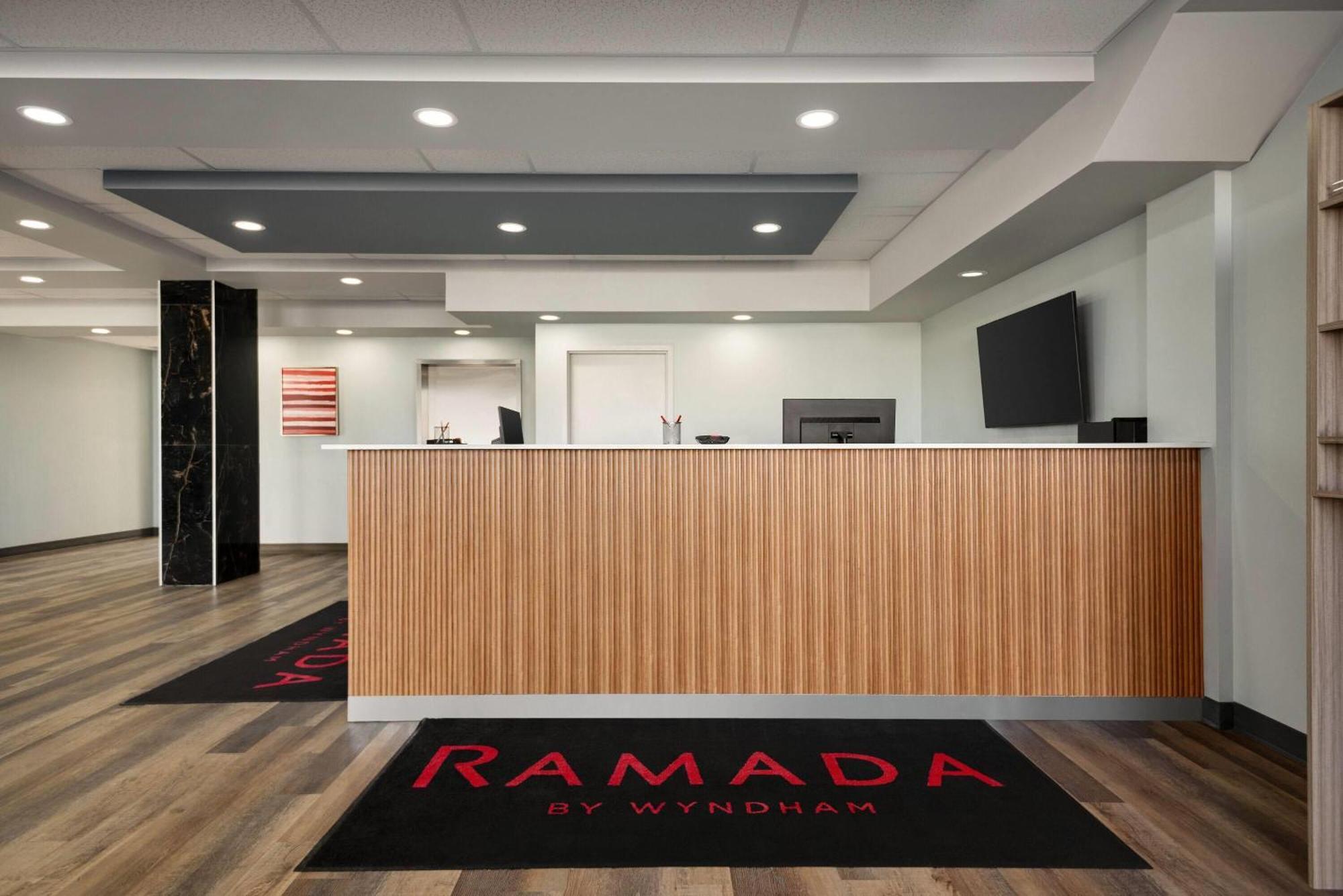 Ramada By Wyndham West Edmonton Hotel & Suites Zewnętrze zdjęcie