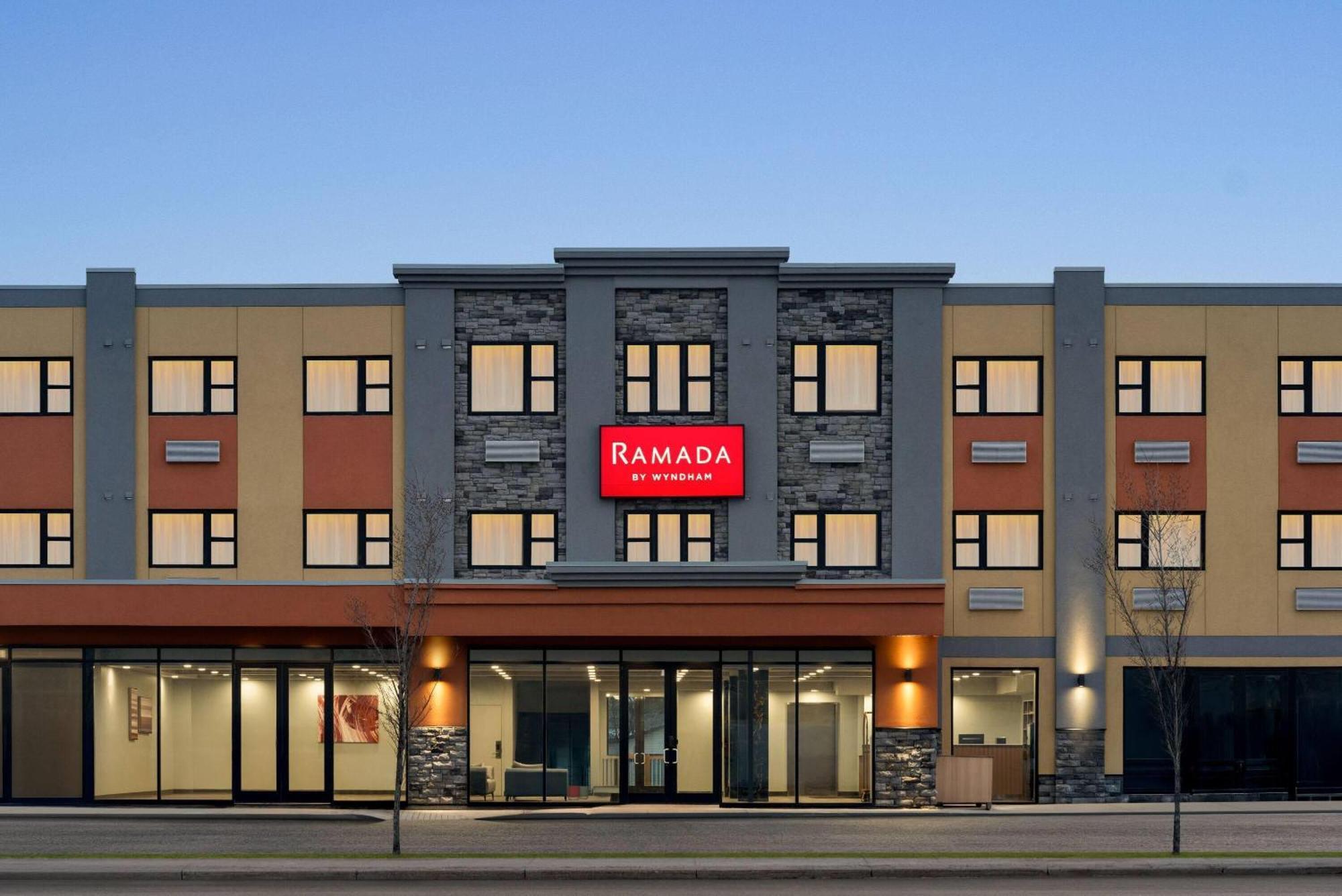 Ramada By Wyndham West Edmonton Hotel & Suites Zewnętrze zdjęcie