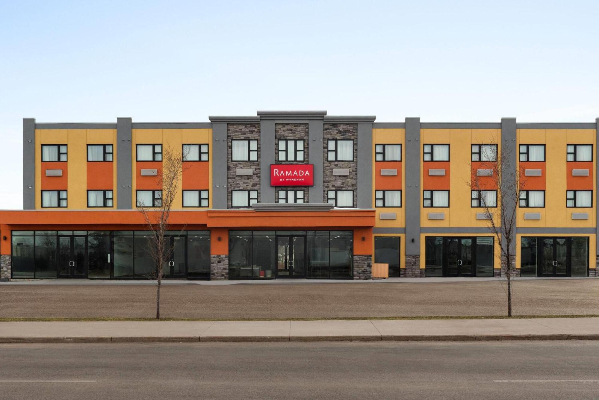 Ramada By Wyndham West Edmonton Hotel & Suites Zewnętrze zdjęcie